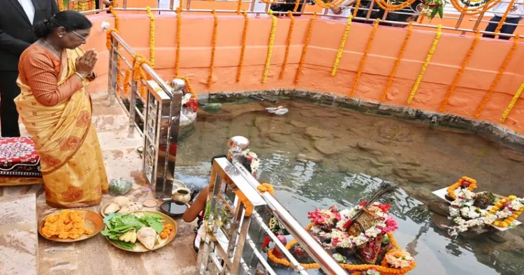 President Droupadi Murmu Offers Prayers at Tribal Shrine Maa Kandhuni Devi and Shiva Temples in Ganjam