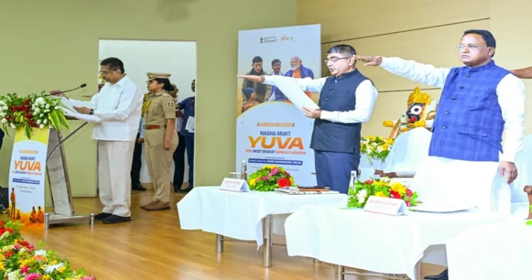 Governor Dr Haribabu Kambhampati, Chief Minister Shri Mohan Charan Majhi and other dignitaries at Nasha Mukt Yuva for Viksit Bharat Sankalp Abhiyan