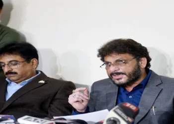AIMIM leader Waris Pathan hoists national flag but refuses to sing Vande Mataram due to religious reasons