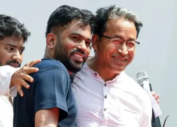 Sonam Wangchuk with Abhijit Dipke