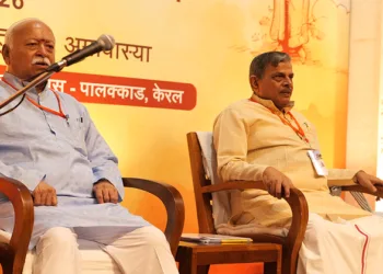 (Left) RSS Sarsanghchalak Dr Mohan Bhagwat (Right) RSS Sarkaryavah Dattatreya Hosabale