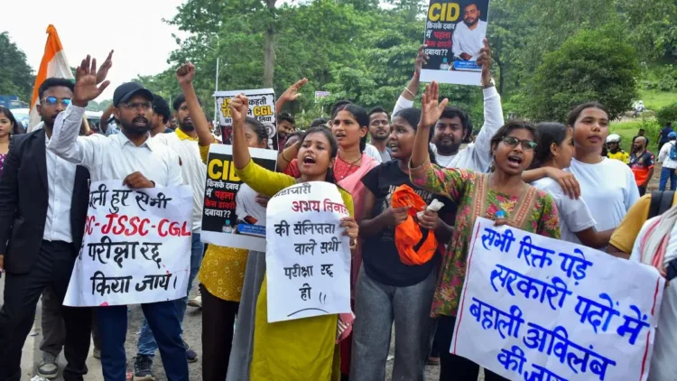 Students protesting in Jharkhand