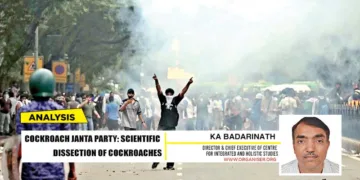 Protesters affiliated to Cockroach Janta Party confronting a policeman on duty at Jantar Mantar protest sight
