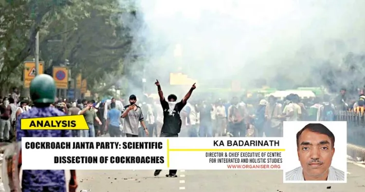 Protesters affiliated to Cockroach Janta Party confronting a policeman on duty at Jantar Mantar protest sight