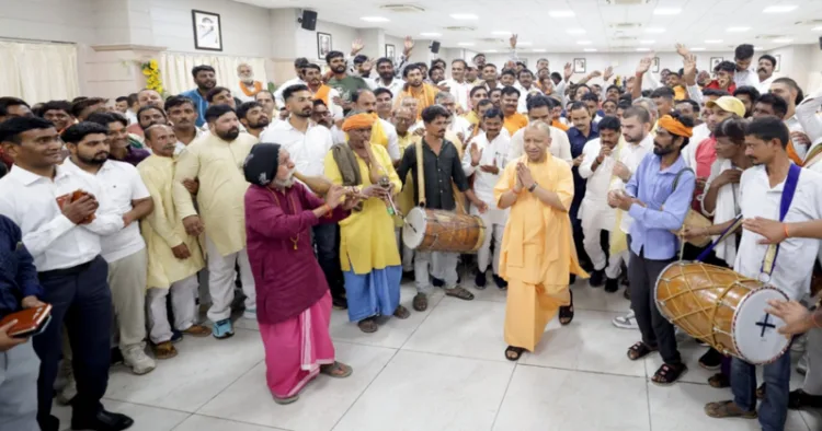Nomadic tribes performance for thanksgiving UP CM Yogi Adityanath
