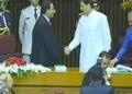 Imran, Bilawal shake hands as Parliament members take oath (File Image)