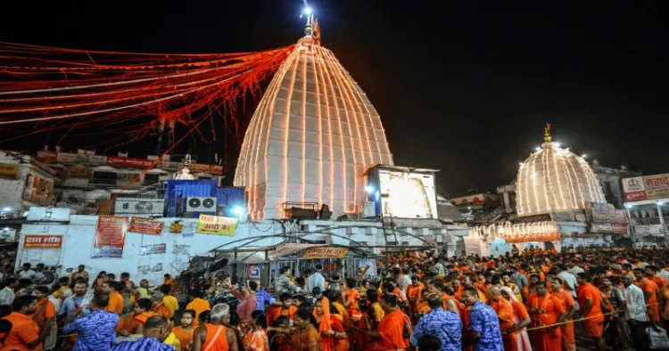 Devotees throng Baba Baidyanath Dham in Deoghar