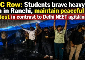 JSSC aspirants brave heavy rain in Ranchi, continuing their peaceful protest unlike the Delhi NEET agitation