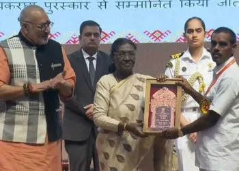 President Droupadi Murmu honoured 22 artisans with the Sant Kabir and National Handloom Awards