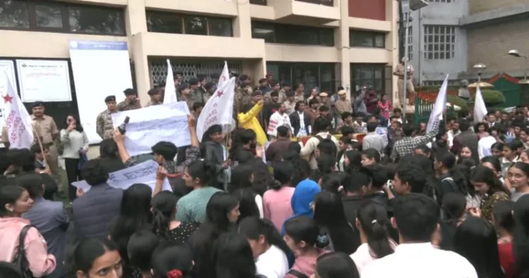 HPU students protest fee hikes of over 25 per cent, raising questions over CJP’s silence in Congress-ruled Himachal Pradesh