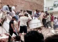 New Delhi, Sep 06 (ANI): People remove debris during a rescue operation at the site of a building collapse near Satya Niketan in South-West Delhi, in New Delhi on Sunday. (ANI Video Grab)