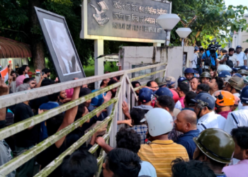 A clash erupted at Kolkata’s SRFTI after students disrupted an ABGP programme