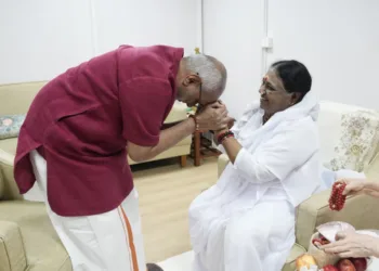 VP CP Radhakrishnan seeking blessings from Mata Amritanandamayi