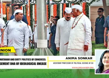 Congress Parliamentary Party Chairperson Sonia Gandhi and Congress President Mallikarjun Kharge speak with a party worker during the rendition of Vande Mataram at the 80th Independence Day celebrations at Congress headquarters, in New Delhi on August 15. Lok Sabha LoP Rahul Gandhi is also present