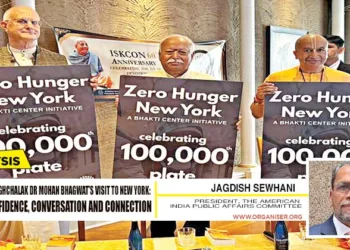 Sarsanghchalak Mohan Bhagwat visited ISKCON in New York on August 28. He poses for a picture holding a placard for the "Zero Hunger New York" initiative by the Bhakti Centre. Minister of Communications and Governing Body Commissioner of ISKCON, Anuttama Dasa (L) also present