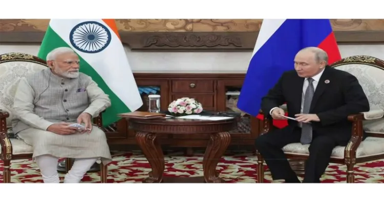 (Left) PM Narendra Modi (Right) Russian President Vladimir Putin