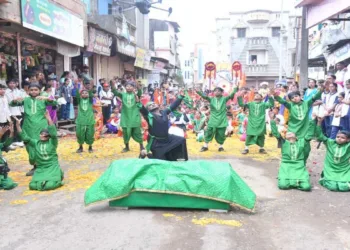 Tomb replica during Ganesha procession