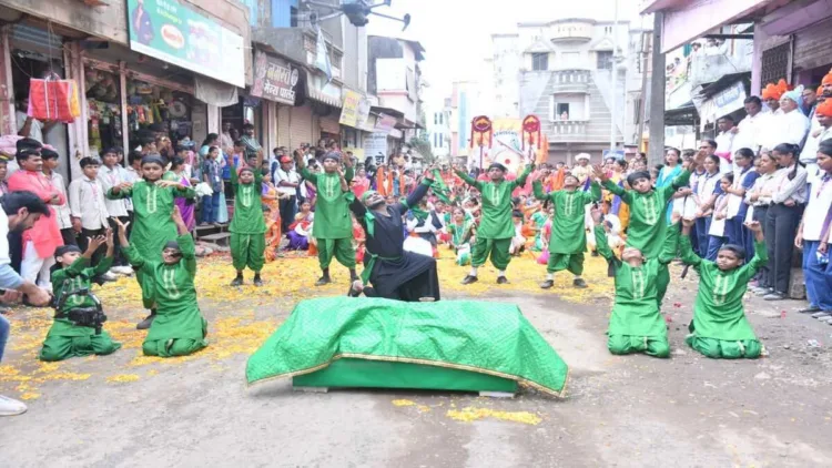 Tomb replica during Ganesha procession