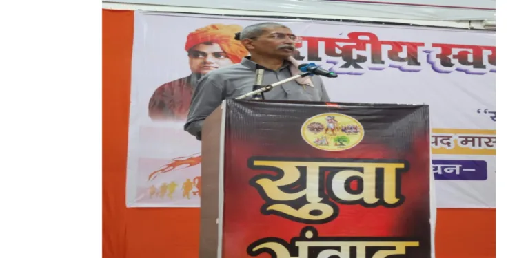 RSS Akhil Bharatiya Sah-Bauddhik Shikshan Pramukh Deepak Vispute addressing the gathering