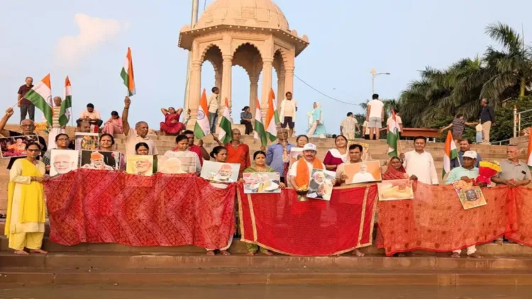 Kashi celebrating its MPs 76th birthday with 76m Chunari for Maa Ganga