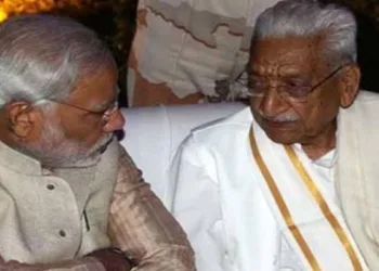PM Modi with Ashok Singhal