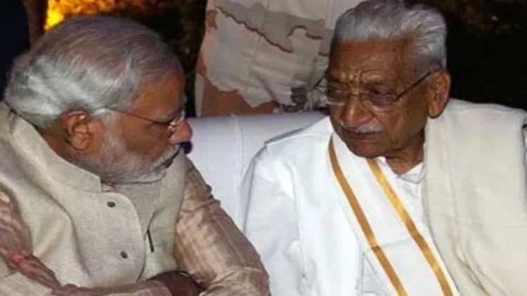 PM Modi with Ashok Singhal