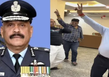 Ram Mandir CEO Air Marshal (Retd.) Jitendra Mishra (left), Another Fake person (Right) (Image Source: X)