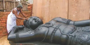 Perumal Sthapati is a master sculptor from Mamallapuram who has spent decades creating Hindu deities and temple sculptures in stone