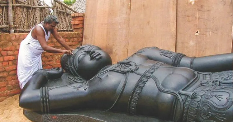 Perumal Sthapati is a master sculptor from Mamallapuram who has spent decades creating Hindu deities and temple sculptures in stone