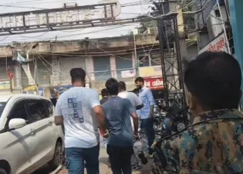 Two Bangladeshi prisoners escape police vehicle in Murshidabad