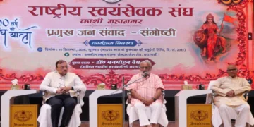 RSS Akhil Bharatiya Karyakarini Sadasya Dr Manmohan Vaidya at a Pramukh Jan Samvad Sangosthi organised by Kashi Mahanagar on the occasion of the RSS Centenary Year,