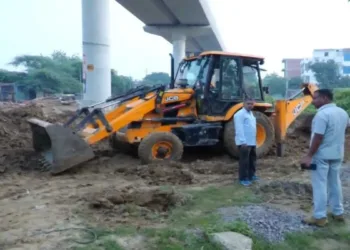 KDA demolished structures over alleged encroachment in Kanpur’s Barra-6, freeing 2,500–3,000 sq metres of government land