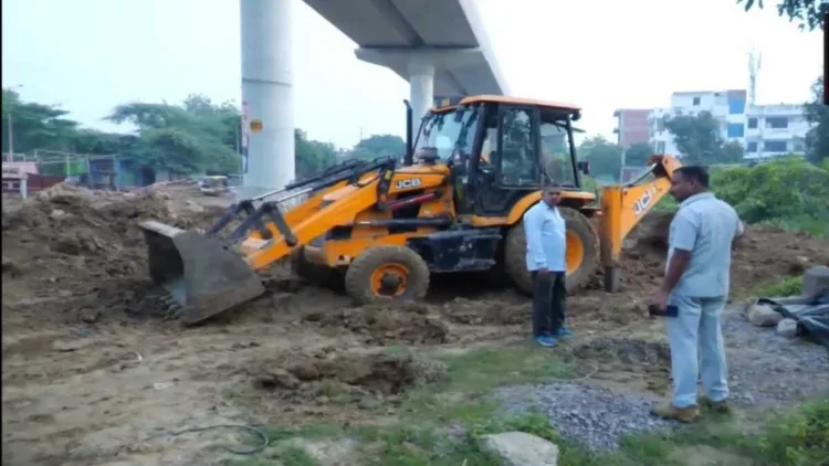 KDA demolished structures over alleged encroachment in Kanpur’s Barra-6, freeing 2,500–3,000 sq metres of government land
