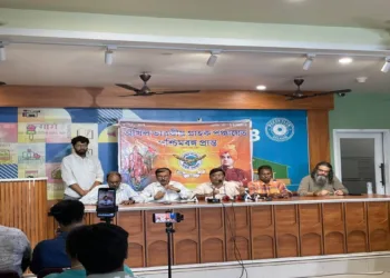 (From R to L)
Advocate Jayanta Kumar Bhowal, Secretary, ABGP West Bengal Prant
Sandip Banerjee, Secretary, ABGP Kolkata District,
Advocate Anjan Sinha, Sangathan Mantri, ABGP West Bengal Prant,
Prof. Dr. Pankaj Kumar Roy, President, ABGP West Bengal Prant,
Tushar Mukherjee, Treasurer, ABGP West Bengal Prant