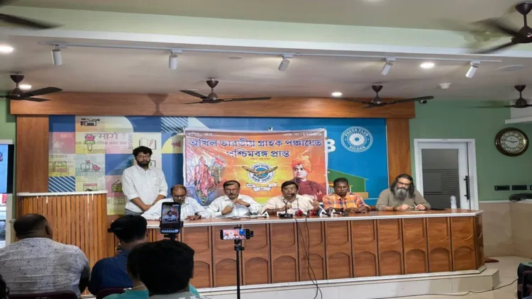 (From R to L)
Advocate Jayanta Kumar Bhowal, Secretary, ABGP West Bengal Prant
Sandip Banerjee, Secretary, ABGP Kolkata District,
Advocate Anjan Sinha, Sangathan Mantri, ABGP West Bengal Prant,
Prof. Dr. Pankaj Kumar Roy, President, ABGP West Bengal Prant,
Tushar Mukherjee, Treasurer, ABGP West Bengal Prant