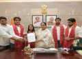 ABVP-led DUSU submits memorandum to Chief Minister on construction of hostels, safety audits, women’s safety and compensation for families affected by Satya Niketan incident
