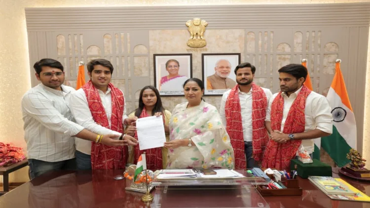 ABVP-led DUSU submits memorandum to Chief Minister on construction of hostels, safety audits, women’s safety and compensation for families affected by Satya Niketan incident