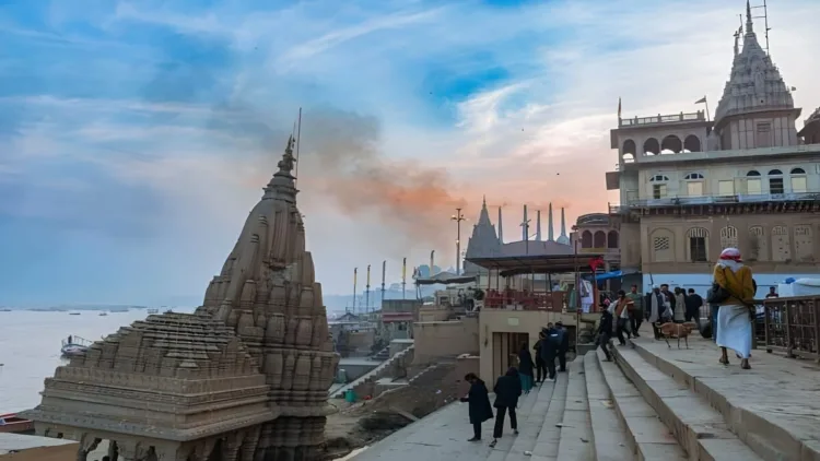 At Manikarnika Ghat, Ratneshwar Mahadev Mandir’s lean meets the repeating geometry of its Nagara-style spire