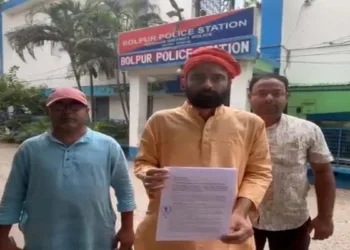 VHP Karyakarta Sourish Mukherjee seeks an FIR against CPI(M) leader Bikash Ranjan Bhattacharya over social media remarks linking an alleged attack on his Kolkata residence to Hindutva supporters