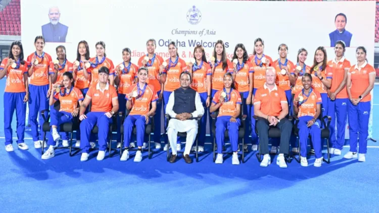 Odisha CM Mohan Charan Majhi at the felicitation ceremony honouring India’s gold-winning men’s and women’s hockey teams at the 2026 Asian Games
