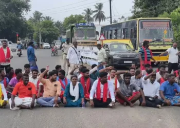 Parents and protesters stage a road blockade in Athur, Thoothukudi district, demanding action against a school headmaster over the alleged removal of sacred malas worn by Hindu students.
