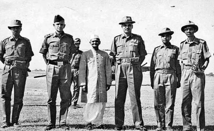 Former Prime Minister Lal Bahadur Shastri with Bharatiya Jawans