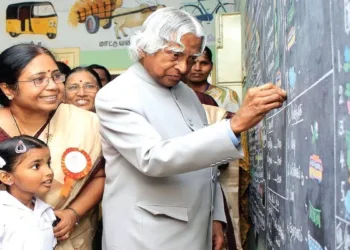 Dr APJ Abdul Kalam with the students