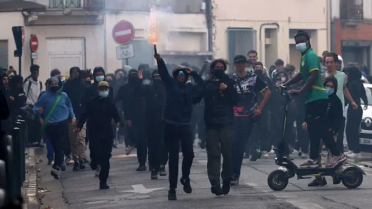 The study compares student protests in France and India, focusing on their educational, social and political contexts