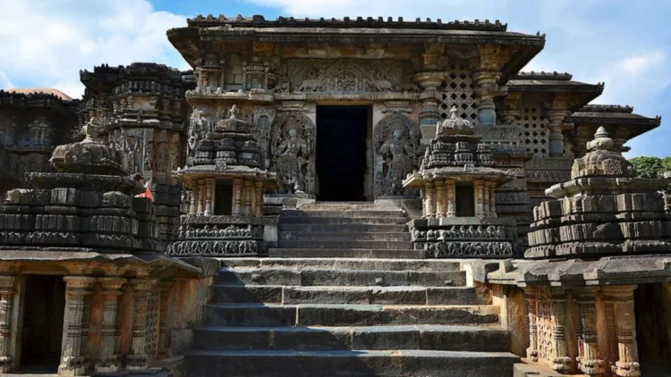 Amarashilpi Jakkanna, the legendary sculptor associated with Belur and Halebidu Mandirs, remains a symbol of Karnataka’s rich artistic heritage