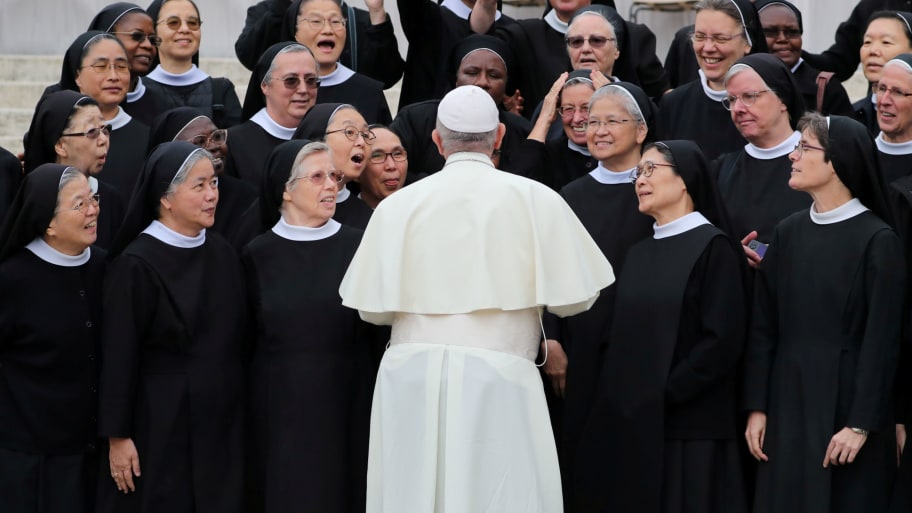 Pope with Nuns_1 &nb