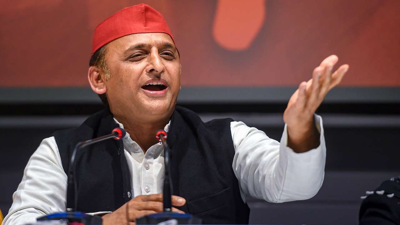Akhilesh Yadav Again, Incites His Party Workers to Assault Journalists pic